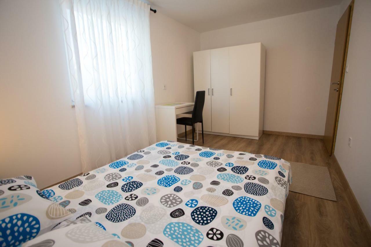 Apartmán Apartman Girasol Pula Exteriér fotografie