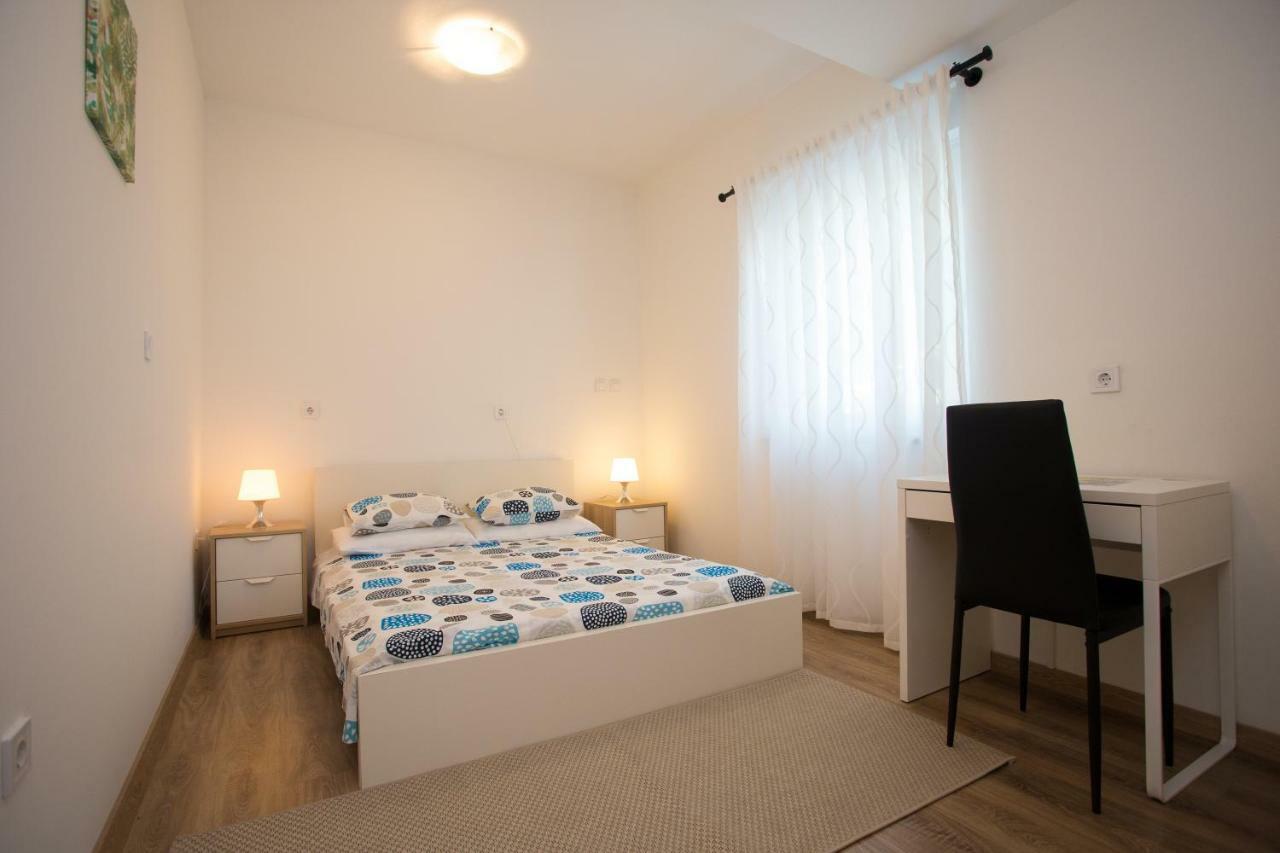 Apartman Girasol Pula Exteriér fotografie