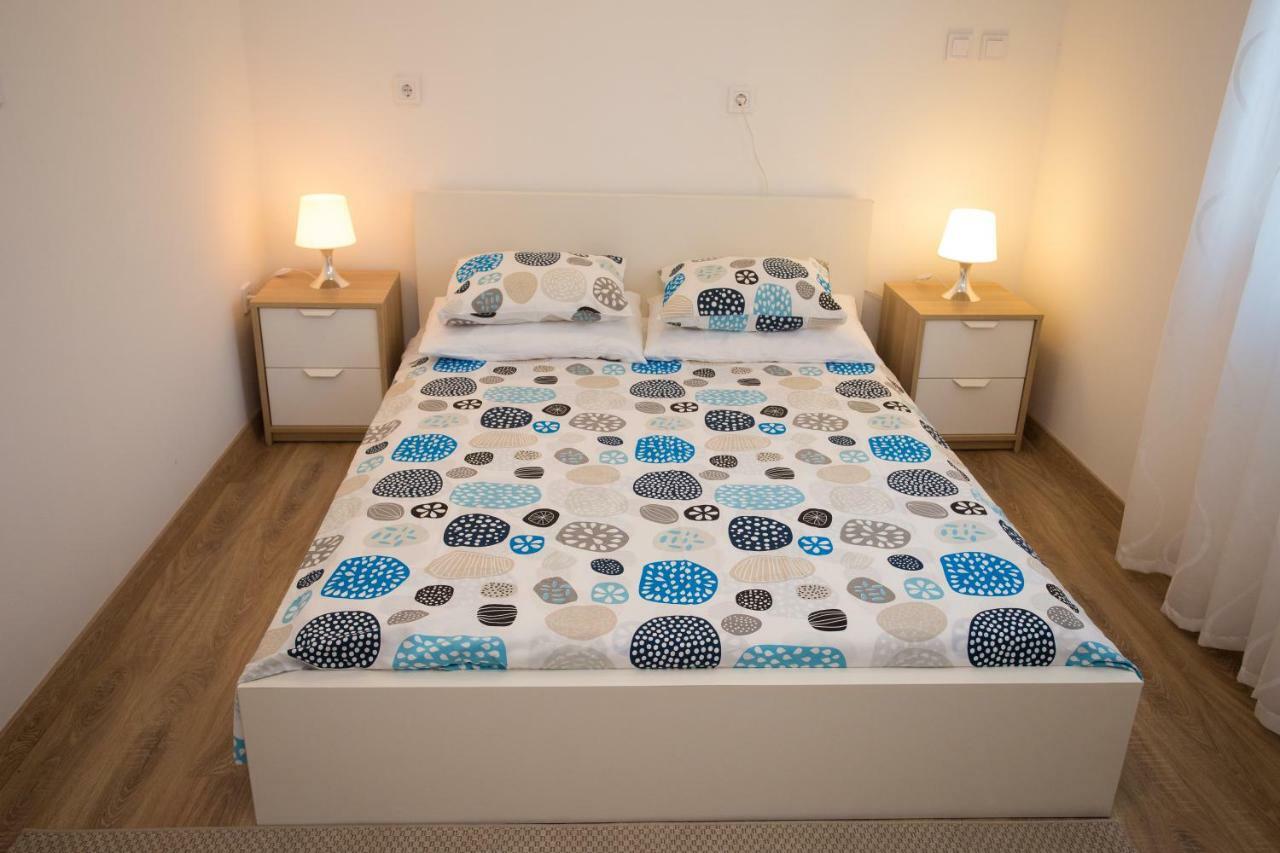 Apartman Girasol Pula Exteriér fotografie