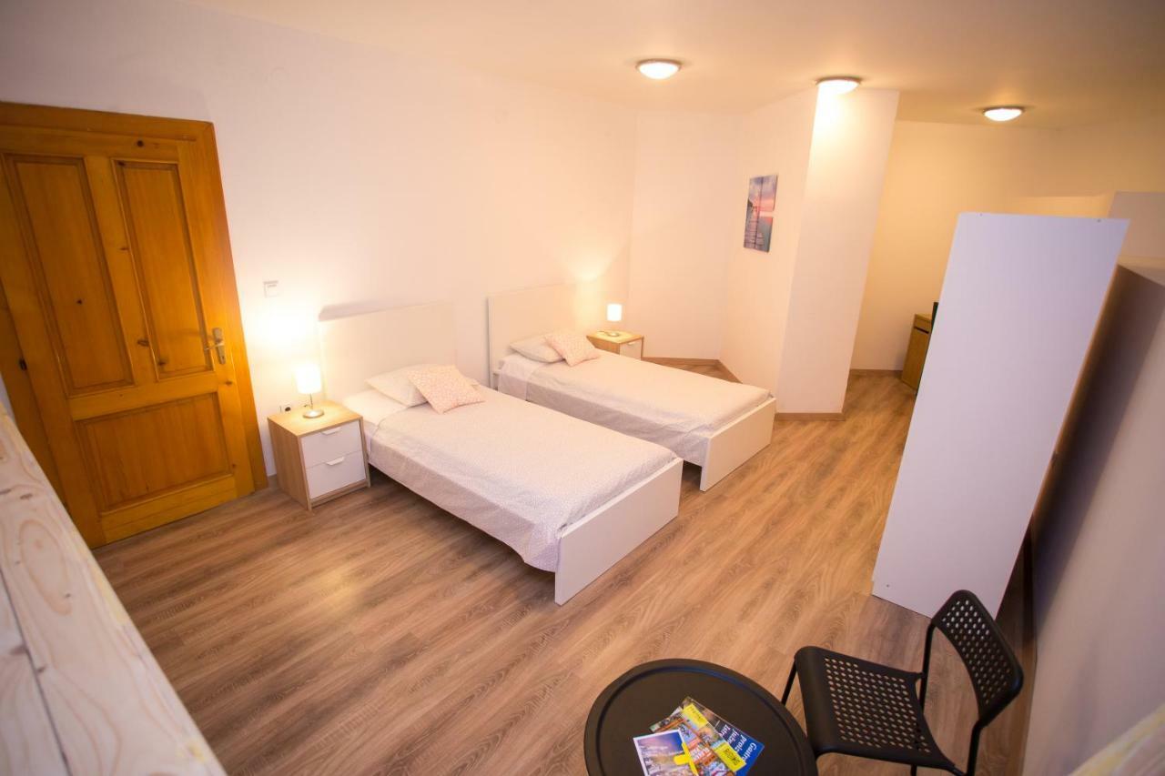 Apartman Girasol Pula Exteriér fotografie